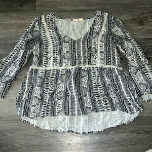 ROXY BLACK AND WHITE FLOWY BLOUSE